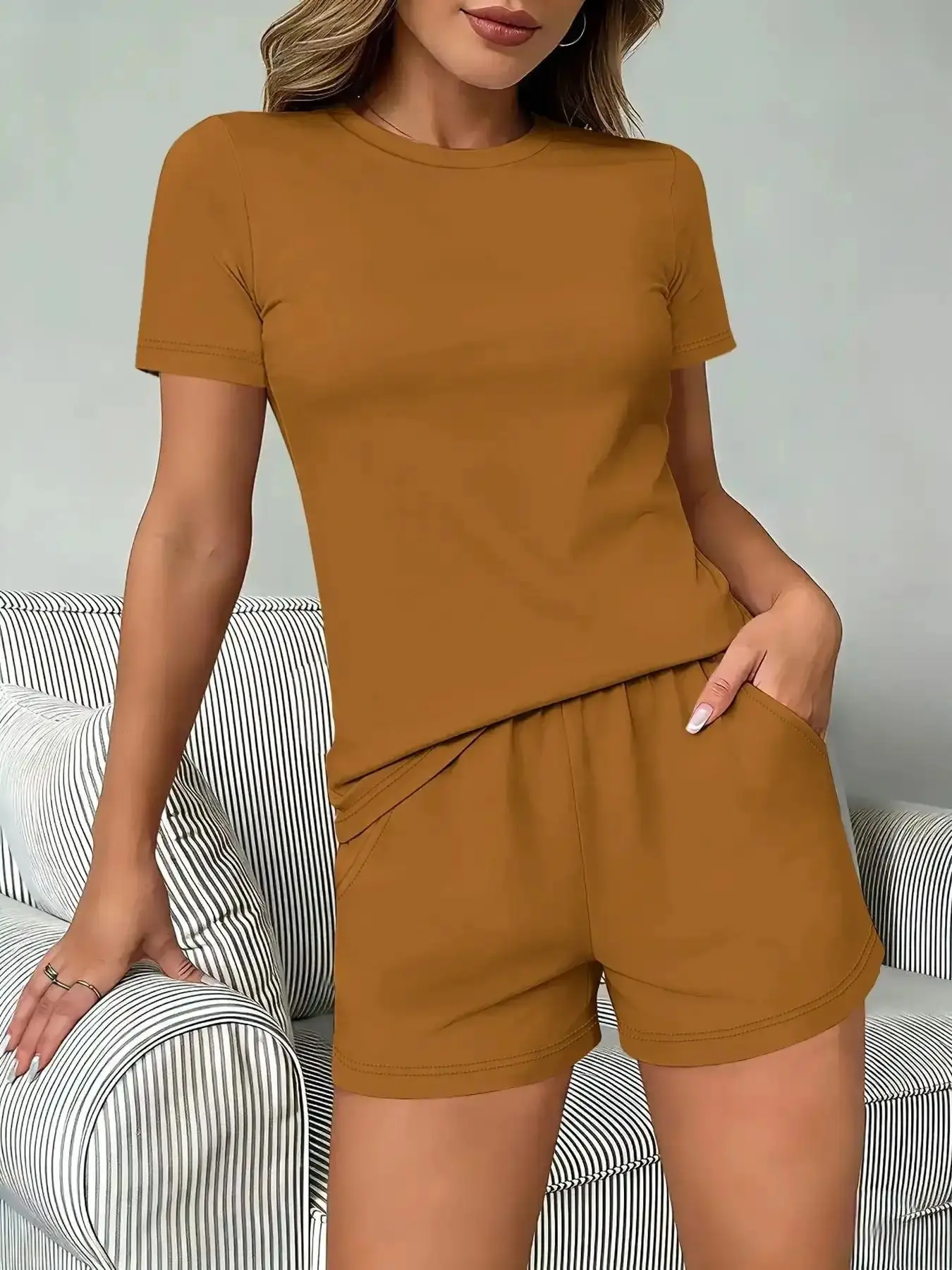 2-Pack Fashionable Crew Neck Women's Short Sleeve Shorts Set Solid Color No Print Design, Simple Minimalist Comfortable and Versatile, Classic Basic Casual Solor T-Shirt Hot Pants Suitable for Daily Wear Women Clothes