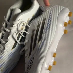 Men's Advanced Football Shoes, Anti-Slip Durable Outdoor Lawn Soccer Shoes, Super Grip and Support, High End Fashion, All Seasons, Soccer Cleats, Football Boots