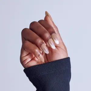 Kiss CORE Magnetic Press On Glue Nails - Amazon Falls