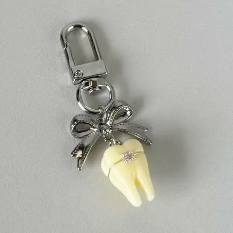 Cute Tooth Shaped Keychain, Fashionable Keychain for Women & Men, Trendy All-match & Exquisite Keychain for Birthday Gift, Keychain Kawaii, Keychain Pendant, Stylish Keychain, Keychains Cute