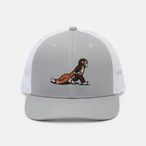Richardson 112 Baseball Cap – A snapback cap embroidered with two monkeys and a wild nature scene motif, with an adjustable mesh back, a street style for men and women, and a trendy outdoor look.
