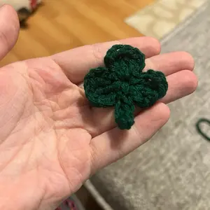 Clover hair clips ! 3pcs
