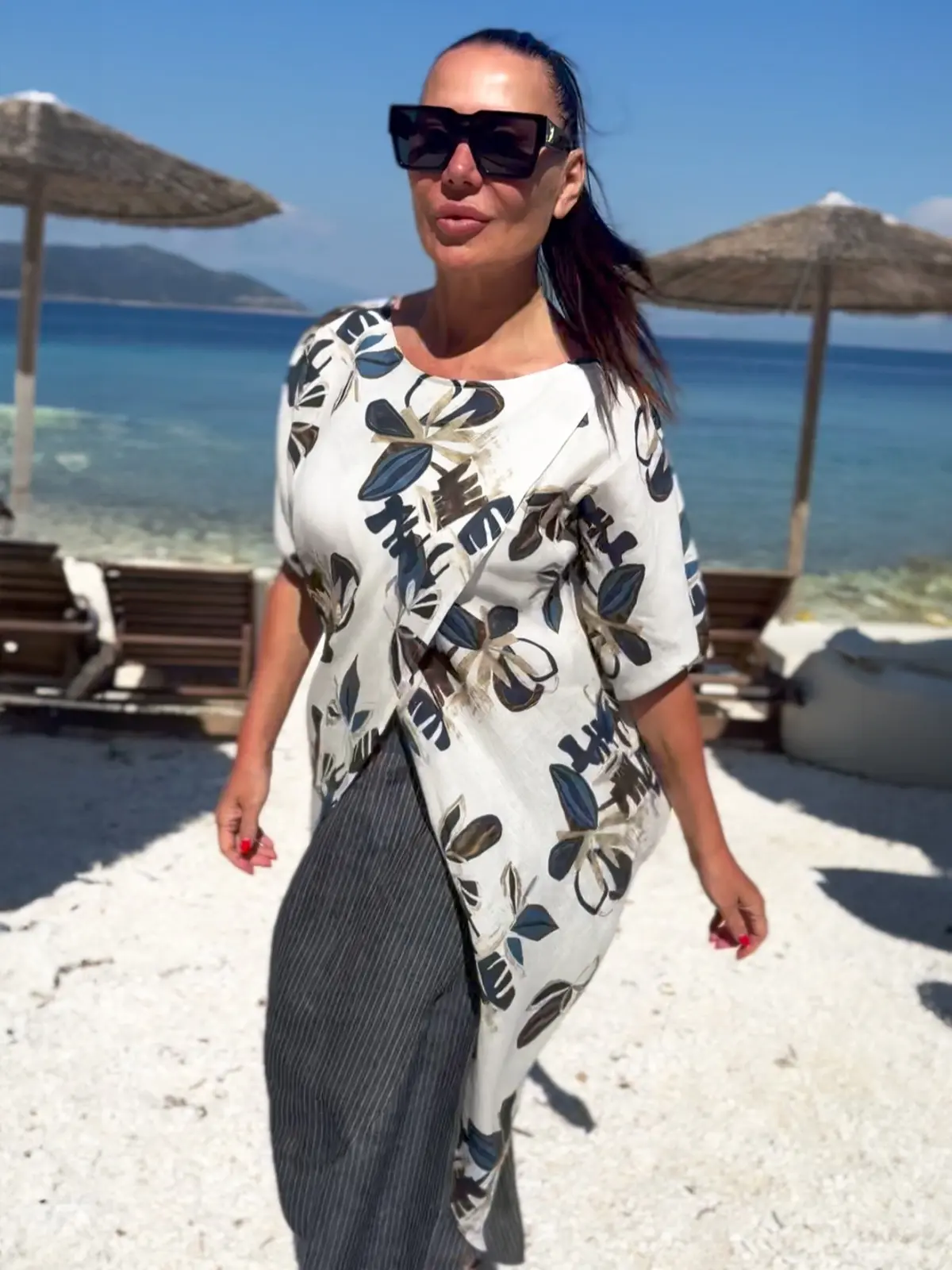 Sleeveless Linen Tunic FABIANA - A versatile wardrobe staple, this tunic pairs beautifully with pants, leggings, or shorts for a breezy summer outfit.