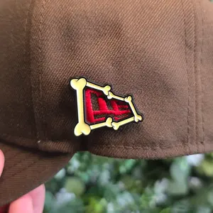 Bone Frame Hat Pin – Streetwear Fitted Cap Accessory | Pins Para Gorras | Skeleton Hat Pin | Unique Enamel Pin