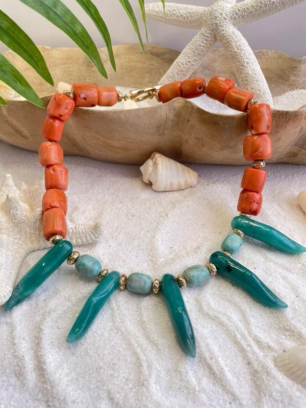 Collar de coral con piezas de ágatas y amazonitas