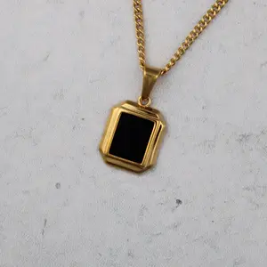 Gold Mini Onyx Pendant Chain Necklace