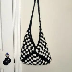 crochet tri tote bag