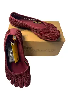 Women's minimalist barefoot five-toe shoes—breathable, lightweight, non-slip, and quick-drying; suitable for indoor yoga, Pilates, dance, gym workouts, running, walking, and various types of training.