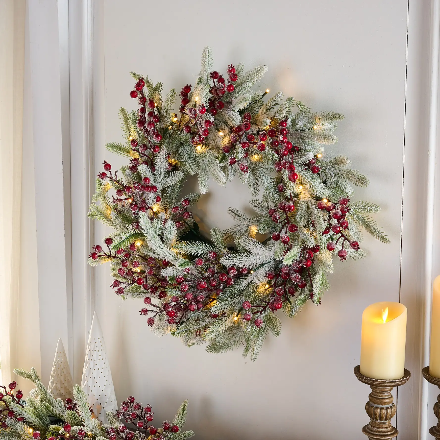 Bethlehem Lights Illuminated Frosted Berry 24" Wreath