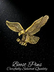 Retro Gold Bald Eagle Brooch Pin, Antique Bronze Flying Eagle Lapel Pin, Elegant Alloy Suit Accessory for Men, Perfect Father's Day Birthday Gift