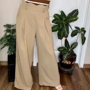 Scallop Waist Wide Leg Trouser