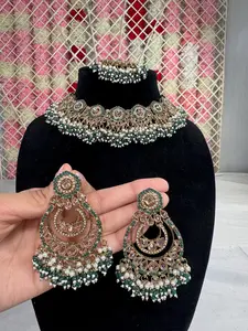 Iqriya Necklace Set