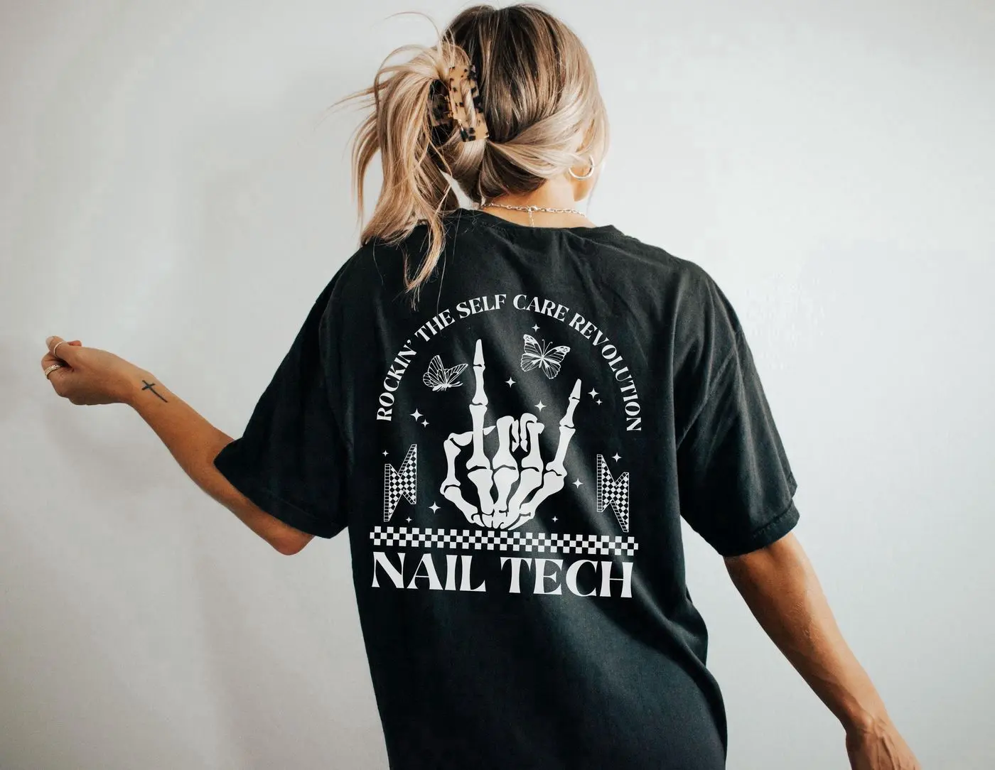 Nail Tech Comfort Colors T-Shirt Nail Tech Gifts Nail Artist Gift Skeleton T-Shirt Tee Gifts For Nail Artists Funny Retro Nail Technician TT-Shirt