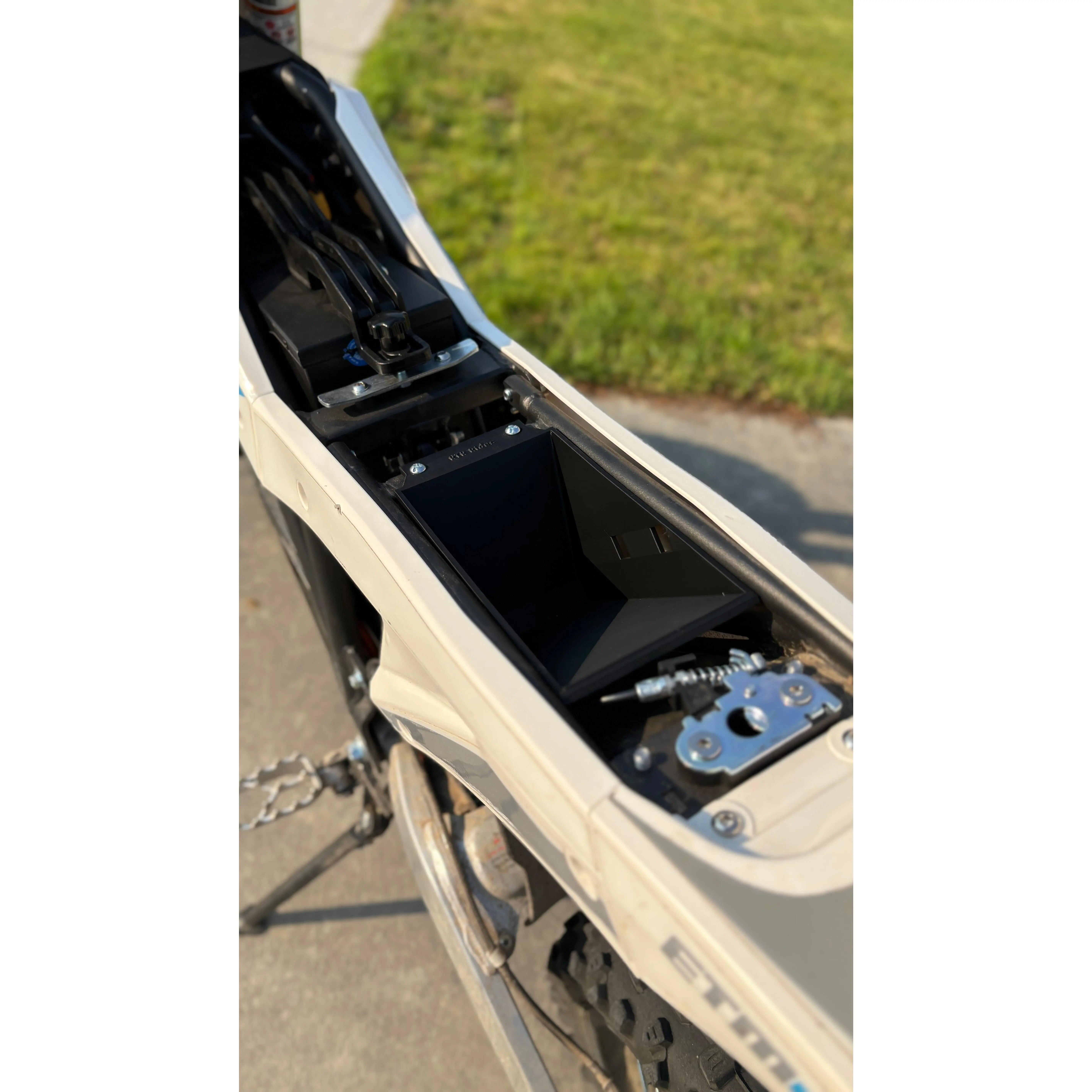 ETM RTR under seat storage ETM RTR under seat storage