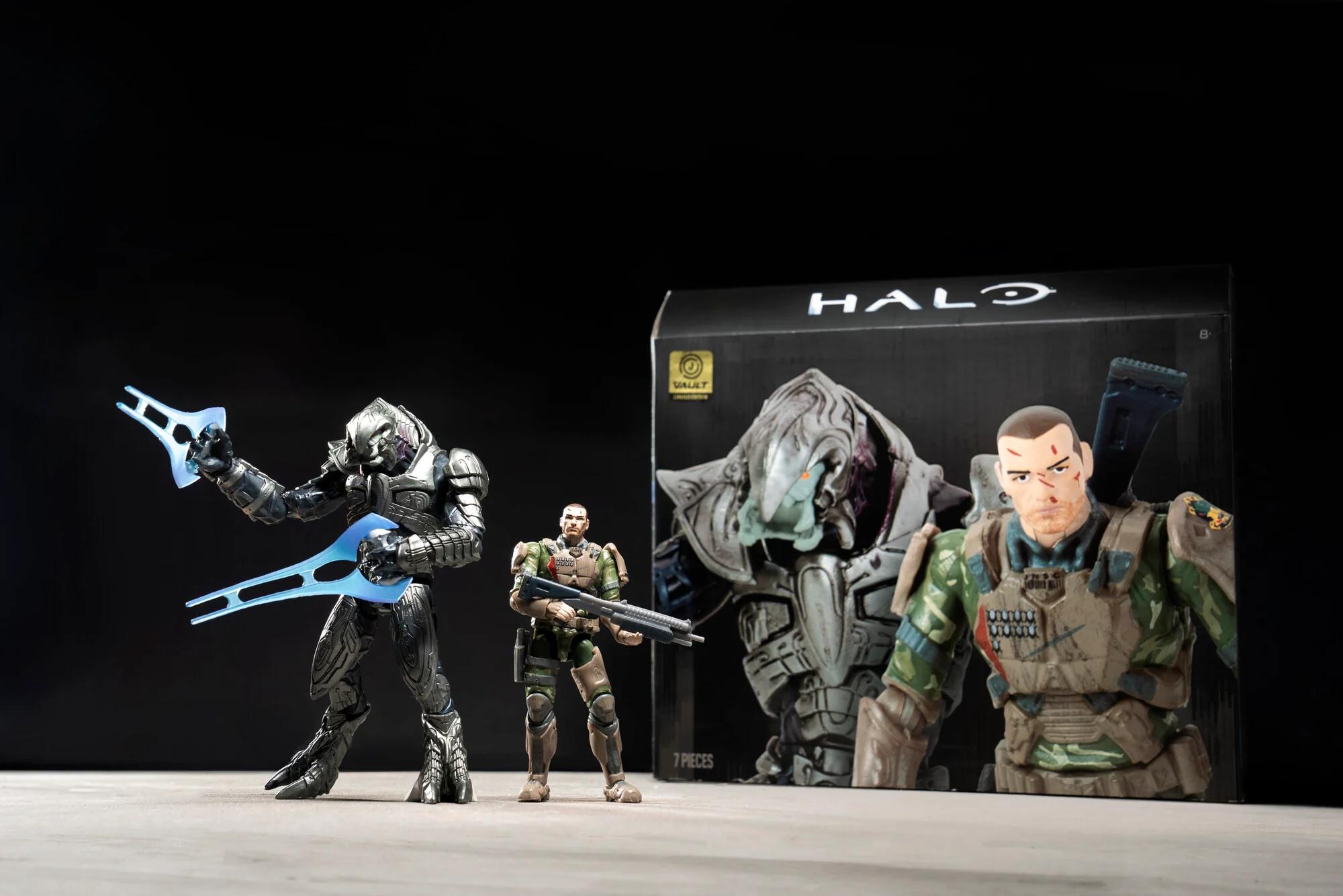 Halo Arbiter Ripa ‘Moramee vs. Sergeant Forge, Deluxe Pack with Two 4-inch Scale Figures, Three Weapon Accessories, and Two Environmental Bases