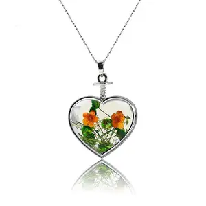 Heart-shaped pendant necklace with dried flowers and love crystal - a natural element accessory with an elegant multi-plant design, the best gift for girl
