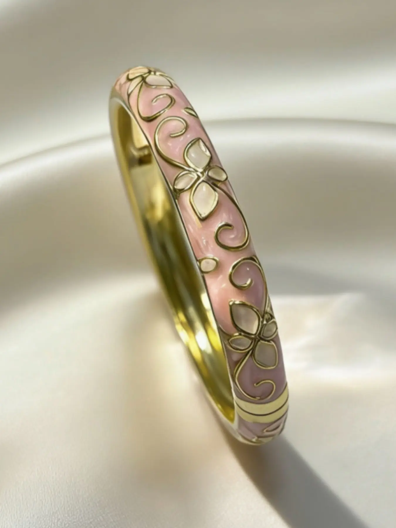 2026 Enamel Flower Geometric Bangle Bracelet, Sweet High-End Daily Wear Jewelry for Women, Fashionable Bangles