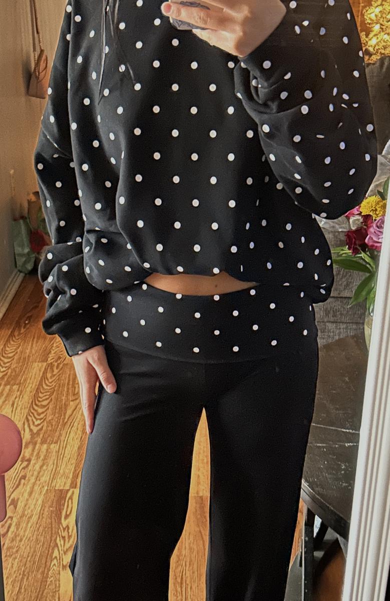 Item: BLACK AND WHITE, S