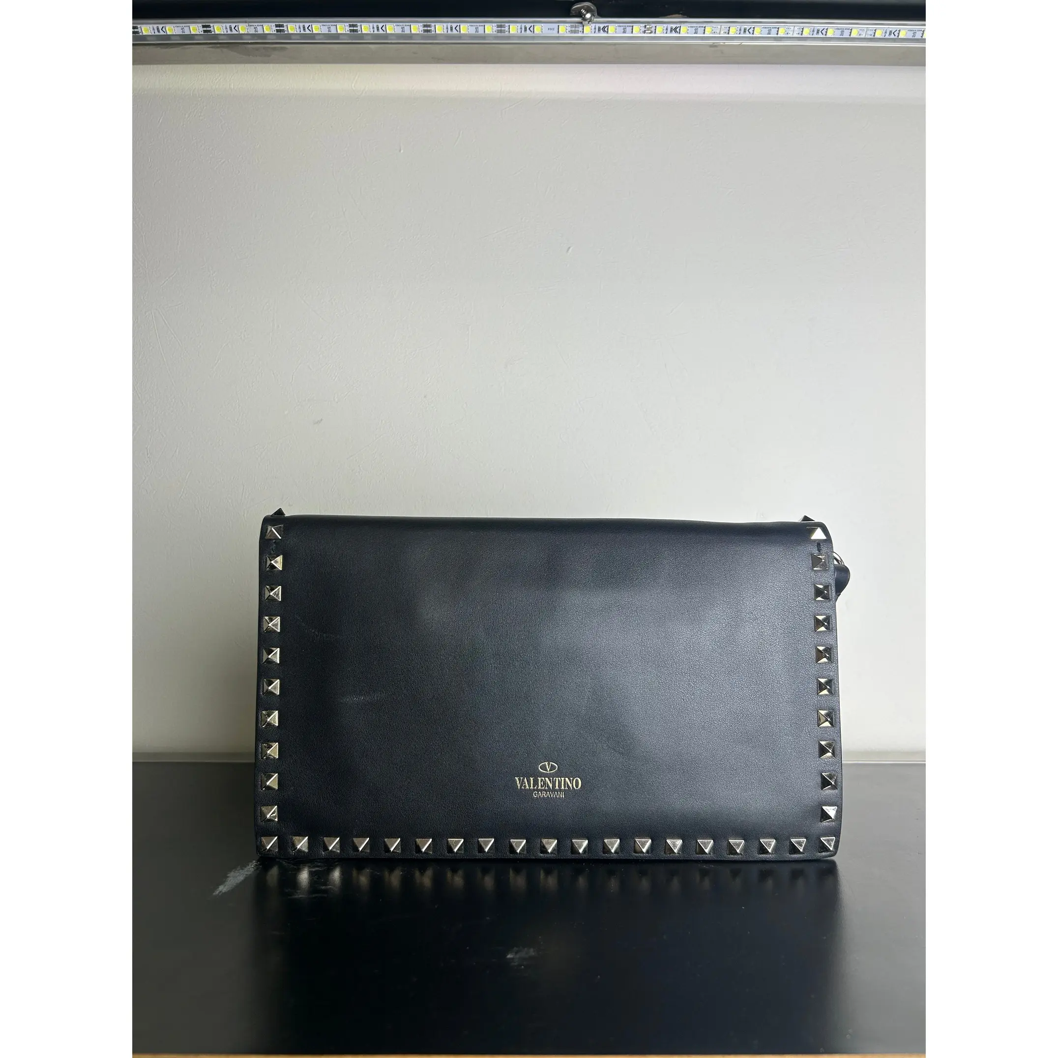 Pre-owned Leather Clutches & Wristlets Valentino Rockstud Zip Pouch