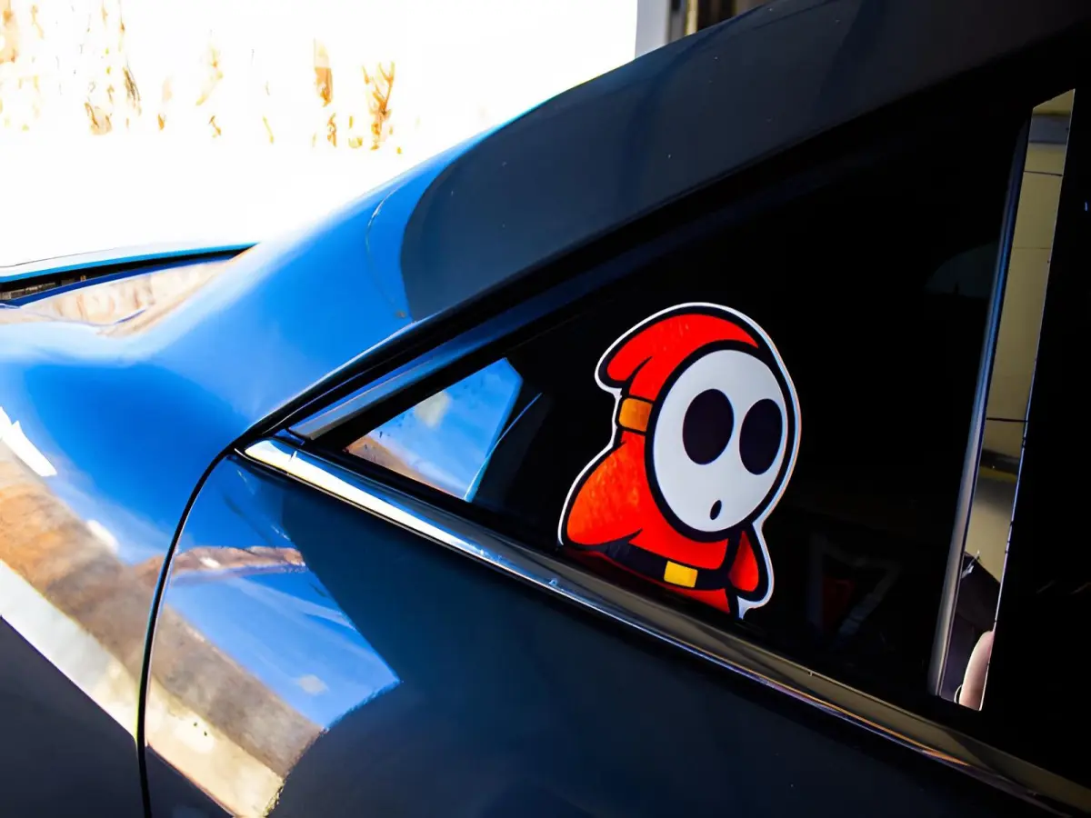 Shy Guy Peeker
