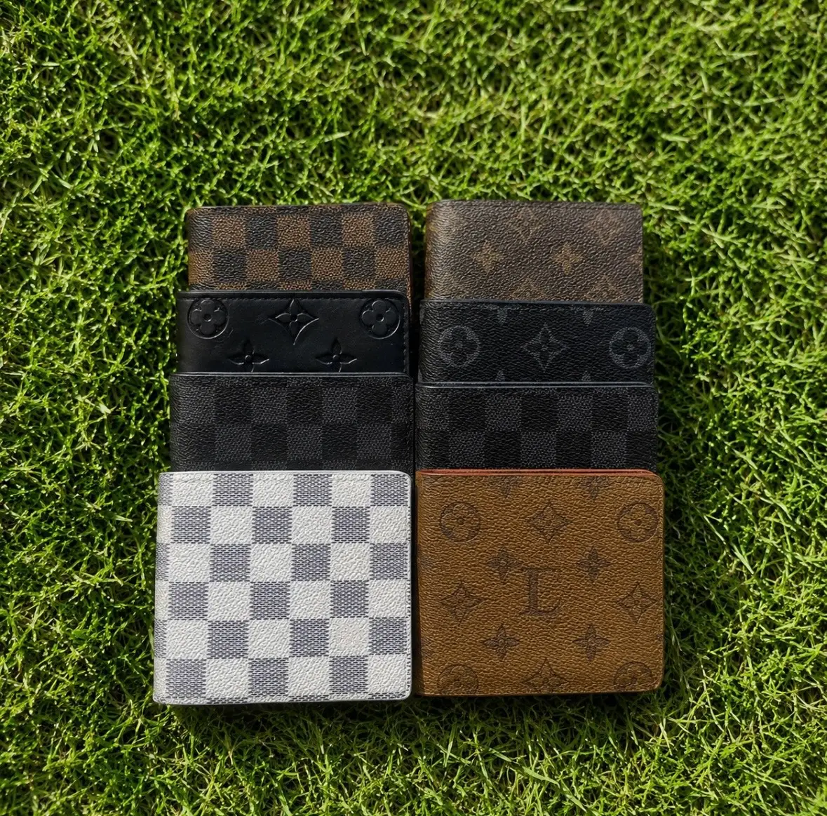 Classic Themed Fashion Checkered & Star Wallet for Streetwear Fashion Men & Women Unisex Style Everyday Carry Design