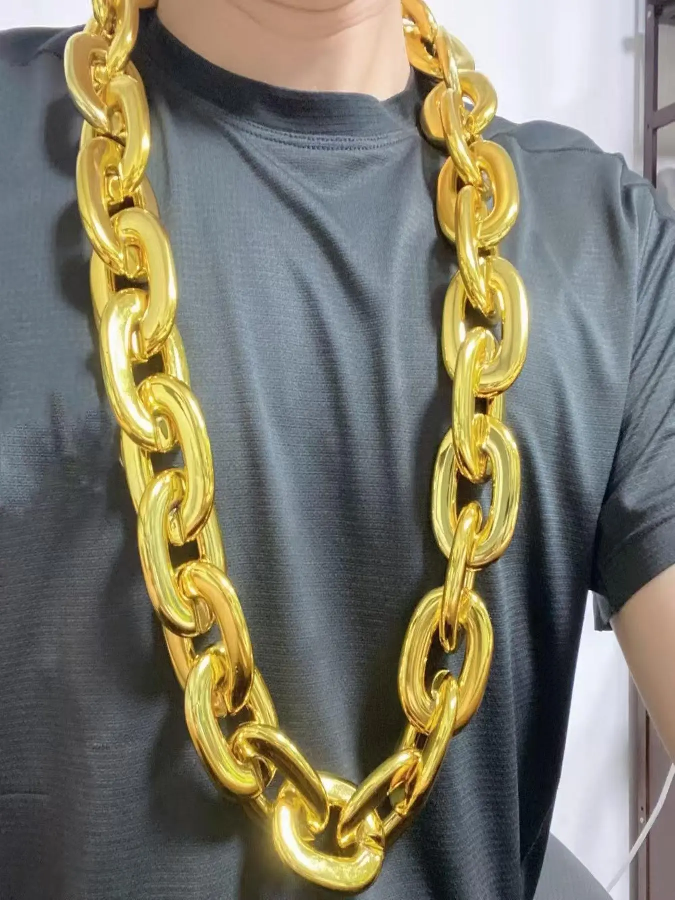 Oversized Chain Necklace, Chunky Chain Jewelry, 36in Cuban Link Chain Chunky Hip Hop Style with Hip Hop Influence, Lightweight, Shiny & Trendy Addition for Parties, Cosplay & Rap Performances