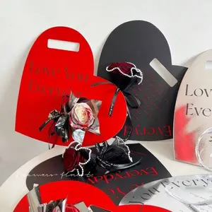 5 pieces Valentine's Day flower gift packaging boxes, single rose bouquet bags, heart-shaped mirror bouquet hand-held flower card bags, Valentine's Day hand-held flower bouquet boxes and flower bags, Elegant Gift Box