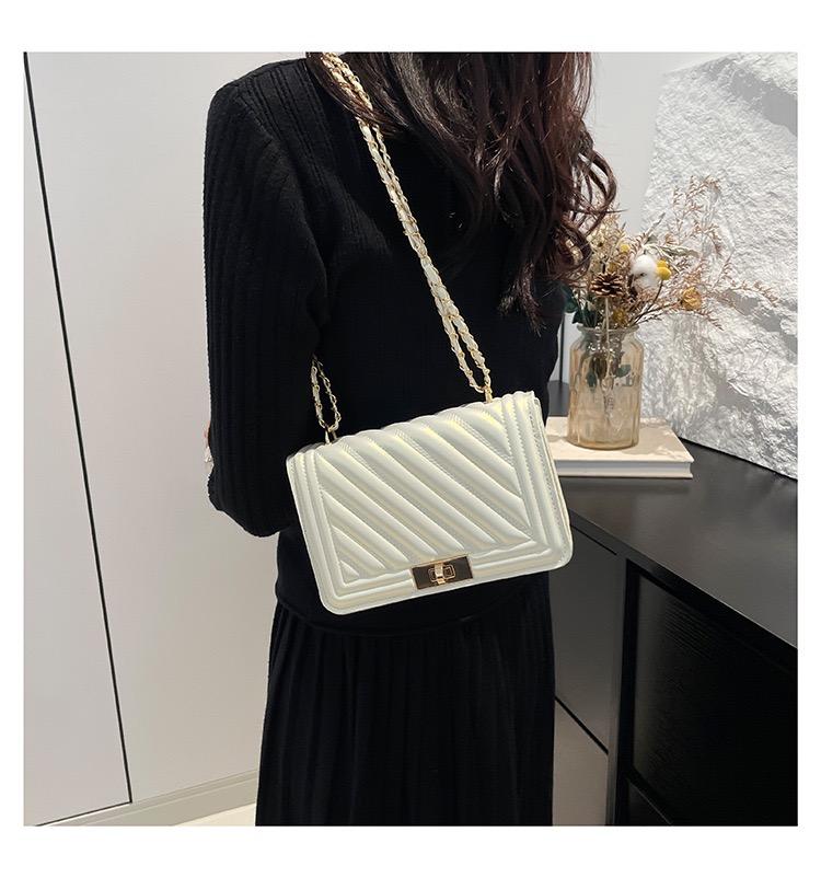 Fashionable New Solid Color PU Embossed Shoulder Bag, Street Commuting Crossbody Bag, Minimalist Women's Chain Small Square Handbag