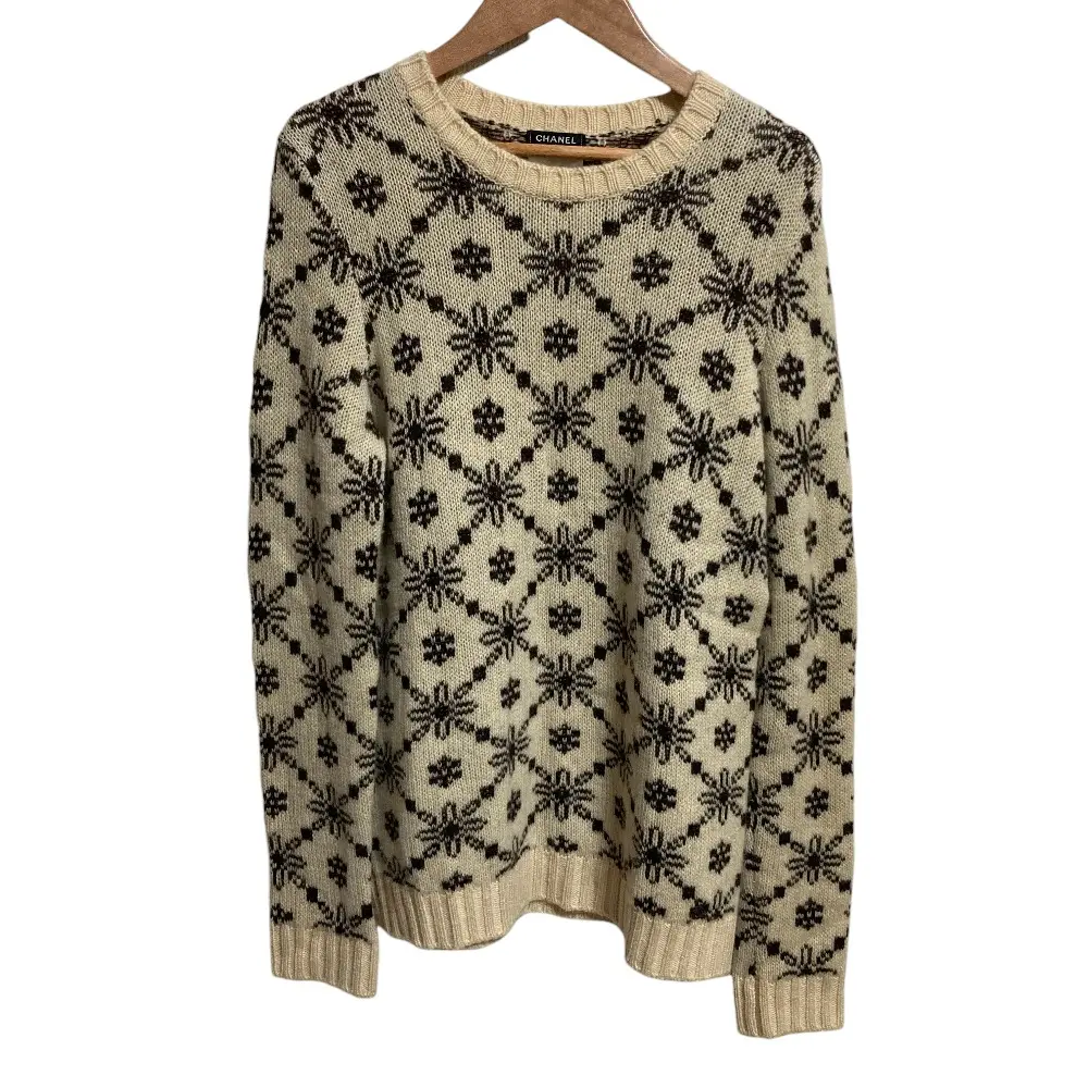 Pre-owned CHANEL Cashmere Small Leather Goods Nordic Knit Sweater