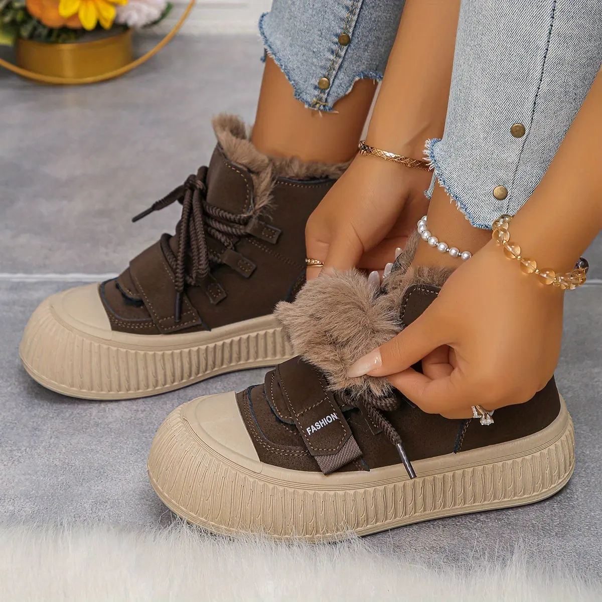 Women's Casual Snow Boots, Solid Color Round Toe Winter Footwear in Man-Made Cloth Fabric, Fleece-Lined with Thick Insulated Polyurethane Soles, Casual Wear, Thick Sole