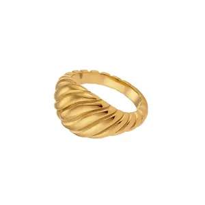 Santé Signet Croissant Gold Ring