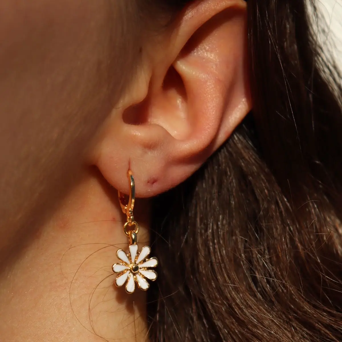 Belly Conklin's White Daisy Hoop Earrings from 'The Summer I Turned Pretty Season Two' | Belly's earrings | TSITP jewelry | Teen jewelry