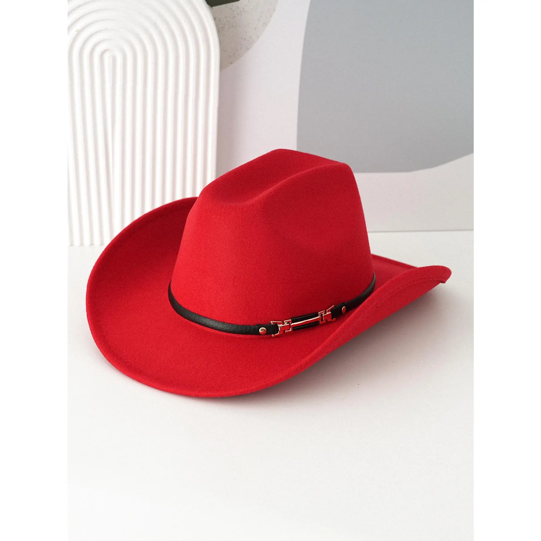 Felt lined curved edge belt style   red