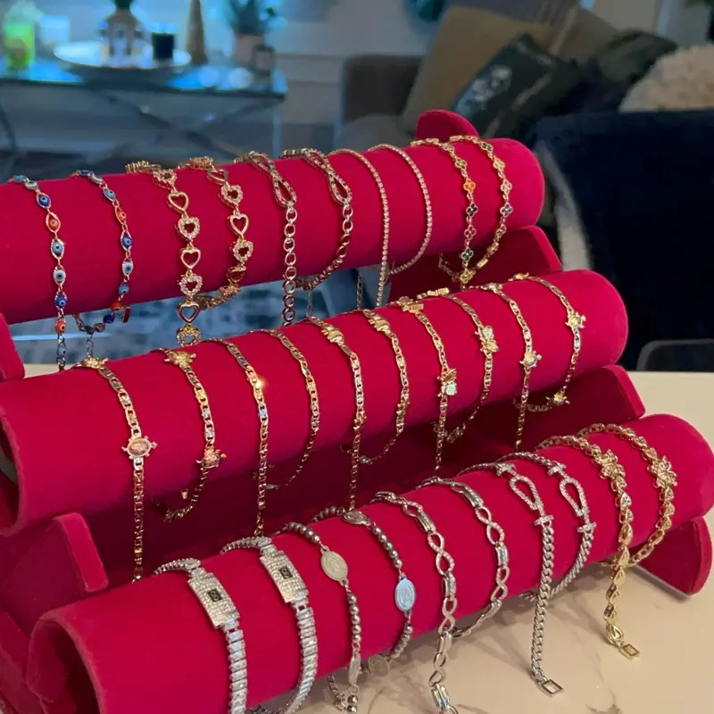 PICK BRACELET ON LIVE