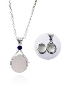 Studded Mermaid Shell Minimalist Necklace for Men Women, Flip Cover Pendant Jewelry Gift for Anime Fans, Unisex Casual All Season Accessory