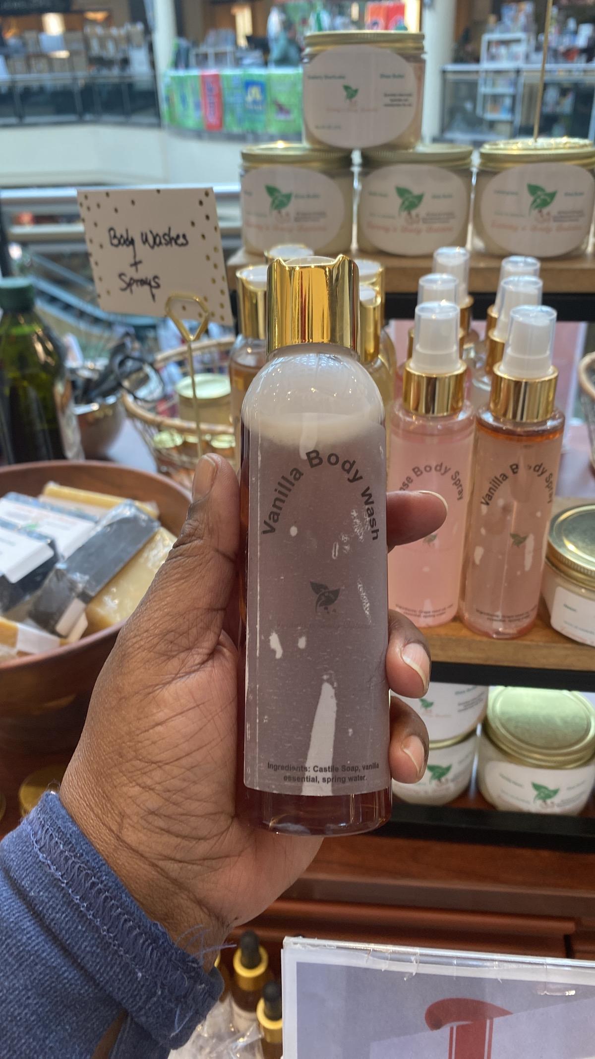 Natural Vanilla Body Wash with 100% Vanilla Essential Oil for Soothing and Relaxing Skin Natural Vanilla Body Wash with 100% Vanilla Essential Oil for Soothing and Relaxing Skin