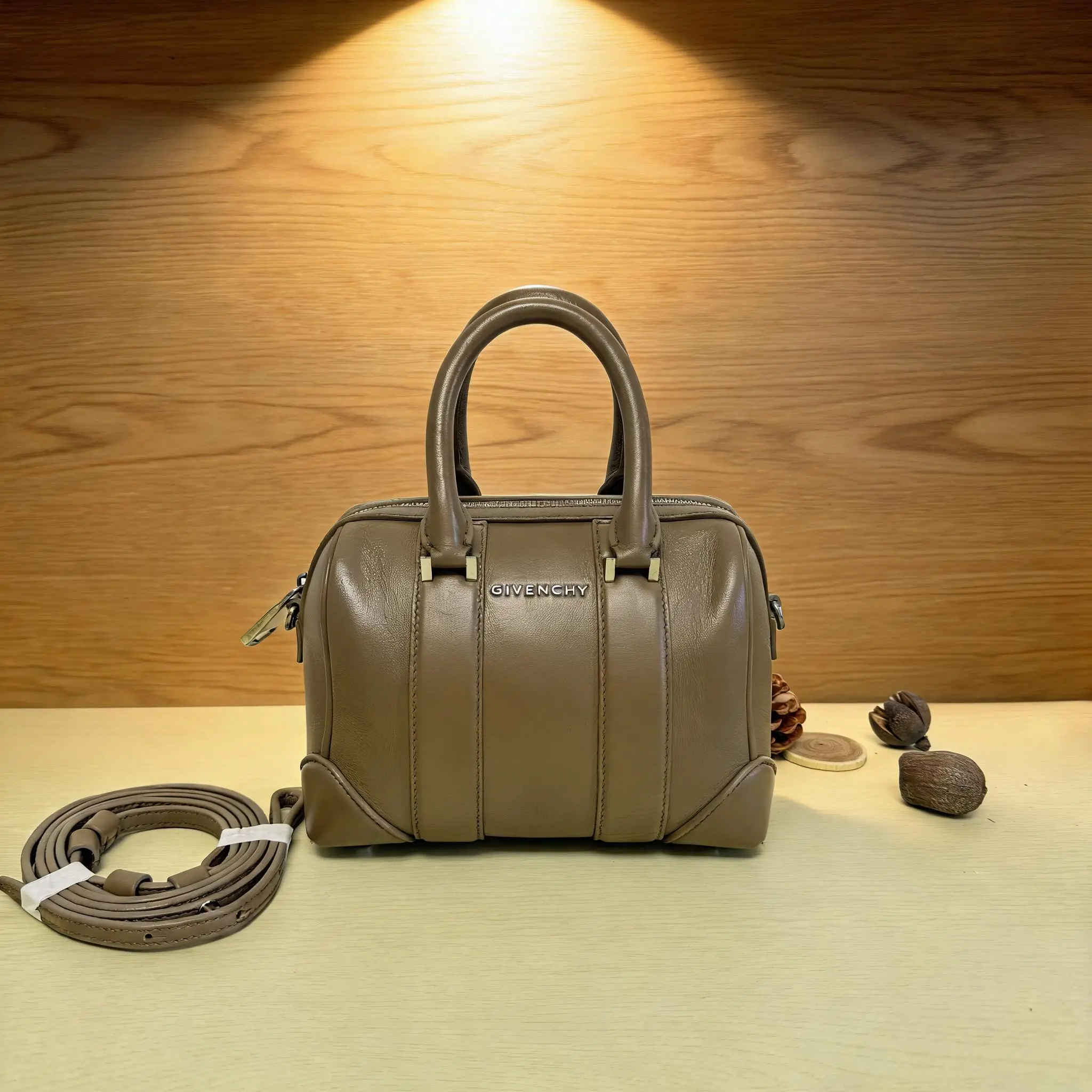 Pre-owned GIVENCHY Leather Shoulder Bag C0716221118