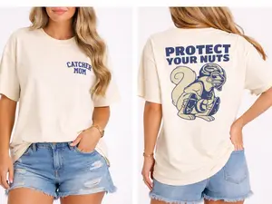 Comfort Colors Women's Catcher Mom T-Shirt, Oversized Casual Shortsleeve Graphic Tee, Soft 100% Cotton Baseball Mom Gift