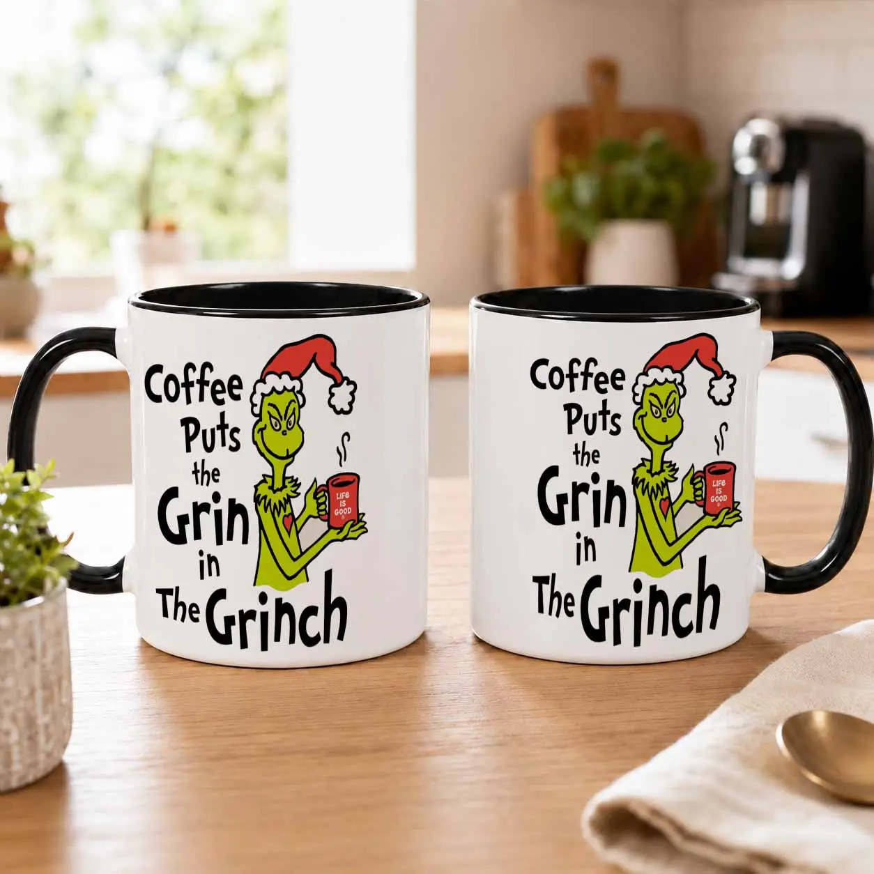 Holiday Character Coffee Mug (11oz/15oz)， Funny Green Monster Holding A Red Cup Printed Pattern， Microwave Safe Durable Ceramic Drinkware， Ideal For Christmas Morning， Office Desk Decor， Winter Parties， Or Unique Seasonal Gifts For Coffee Lovers