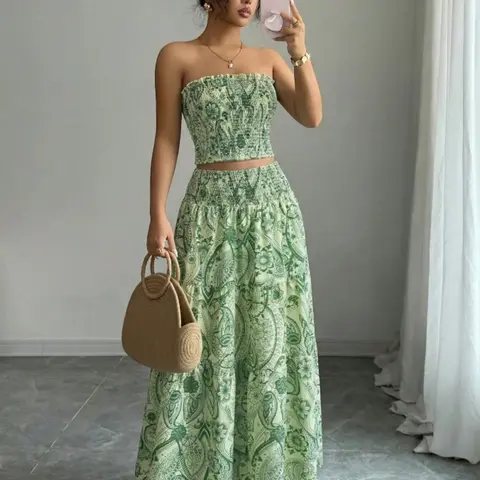 Bohemian Style All Over Print Strapless Sleeveless Crop Top & High-Waisted Long Skirt Matching Set, Paisley Floral Pattern, Casual Outfit, Womenswear for Beach and Vacation