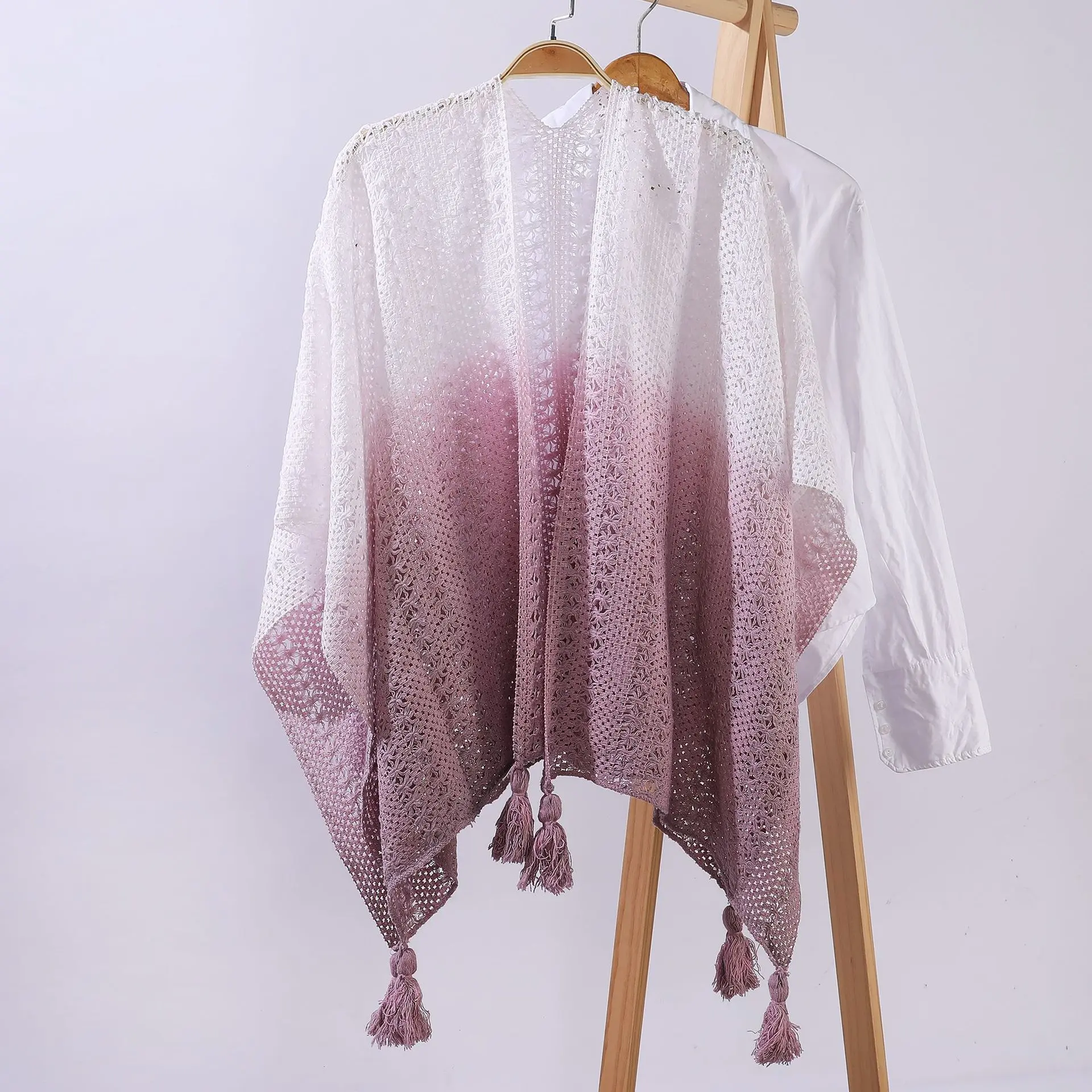 Gradient hollowed out shawl   taro purpl