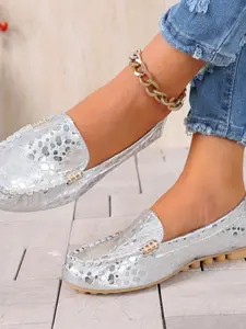 Silver Color Hollow Out Slip-On Shoes for Women, Flat Soft Sole Loafers, Versatile Commuter Casual Beanies, Comfortable Lazy Day Footwear