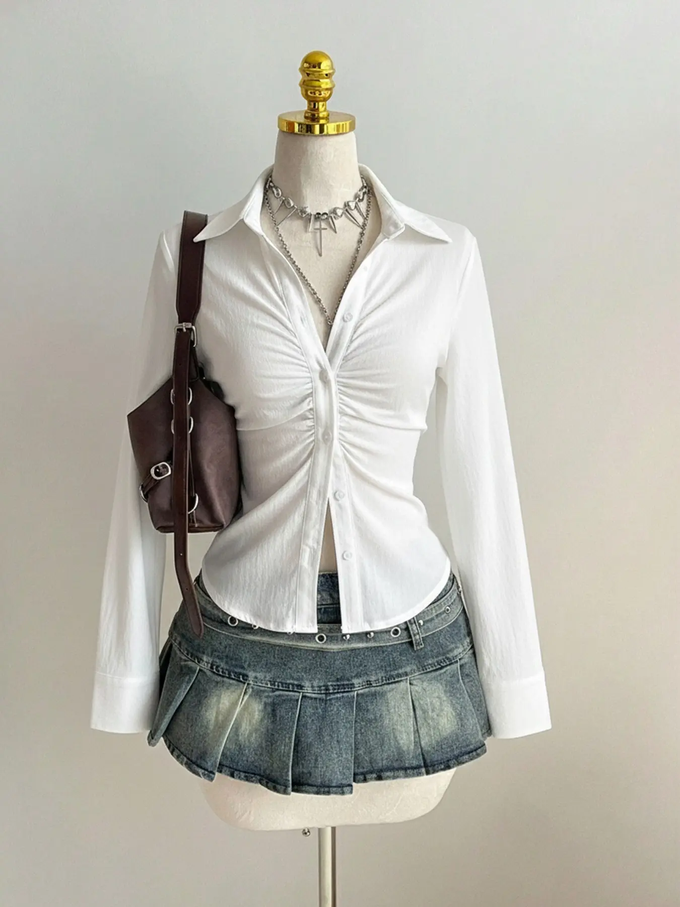Elegant Women's Casual Fitted Shirt All Season Blouse with Buttons, Collared V Neck, Long Sleeve/short Sleeve, Suitable for Office Wear, Includes Pocket, Minimalist