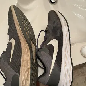 Product Review of SneakERASERS️ Instant Shoe Cleaner: 10 Pack from A**w D**e