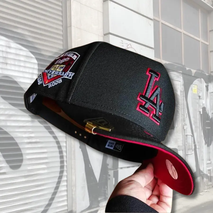 Black New Era 9FORTY Los Angeles Dodgers Curved Brim Baseball Hat, Red Embroidered LA Logo & Red Undervisor, MLB Streetwear Cap, Collector’s Limited Edition 2026 Urban Streetwear Gorra premium, moda urbana para hombres y mujeres