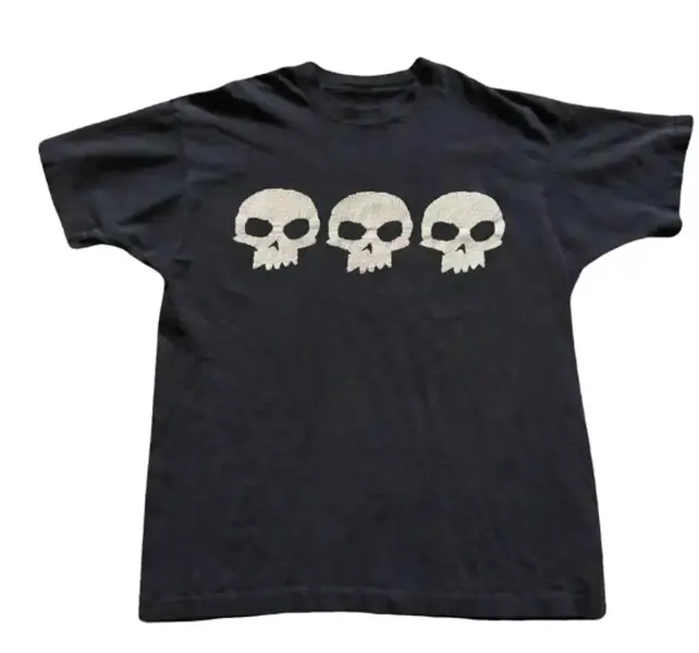 Men's and Women's T-shirt, Black skull graphic tee, Skater, Unisex T-shirt, Gift T-shirt, Y2k Unisex Graphic Tees Gothic Grunge Emo Scene Amity Affliction Style Clothes Menswear Womenswear Streetwear