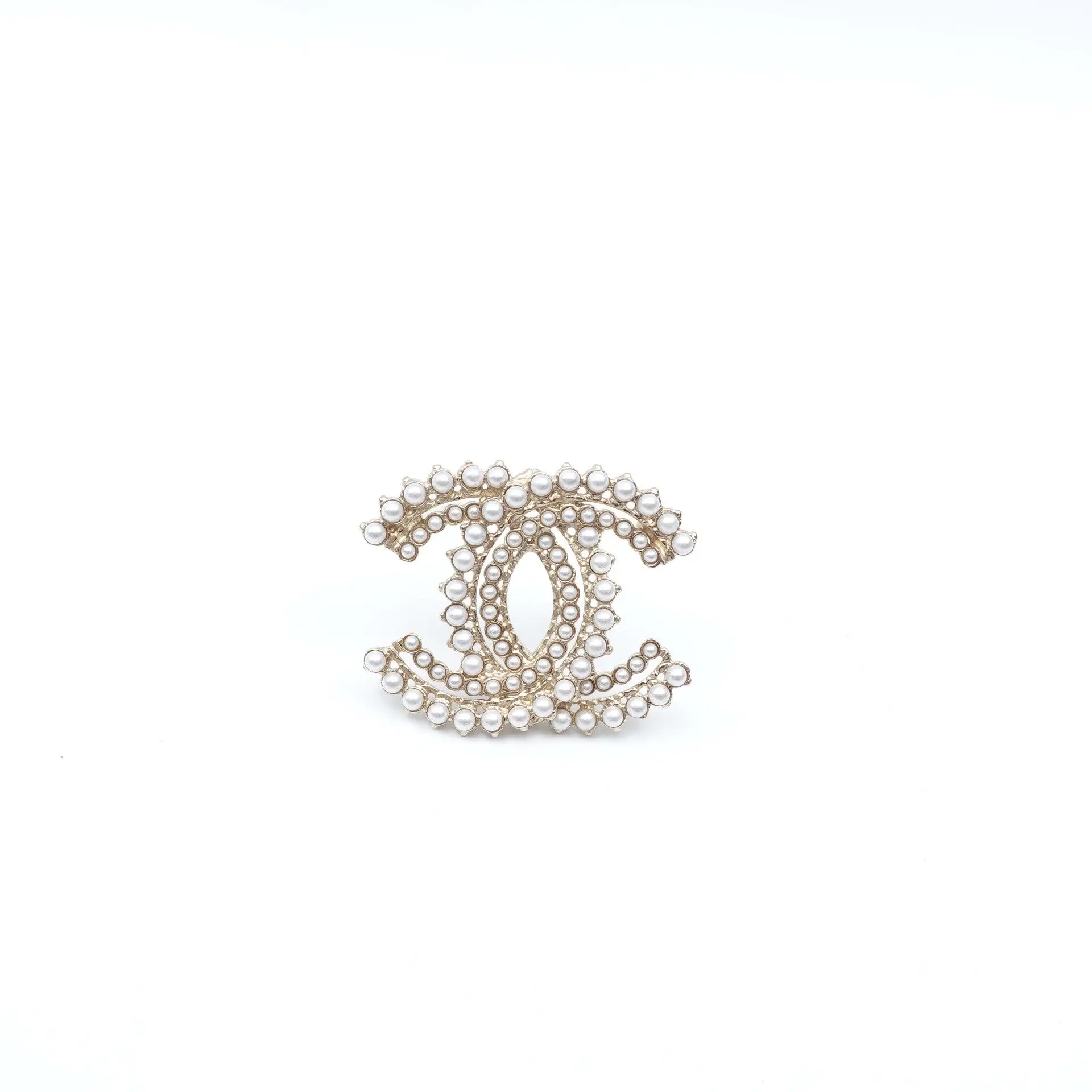 Pre-owned CHANEL Gold Tone Faux Pearl Crystal CC Brooch T10427591