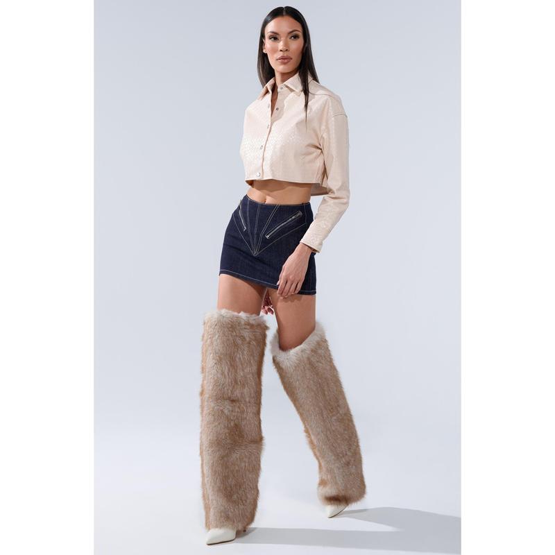 LUXURY GIRL WOVEN PU CROPPED BUTTON UP SHIRT IN IVORY