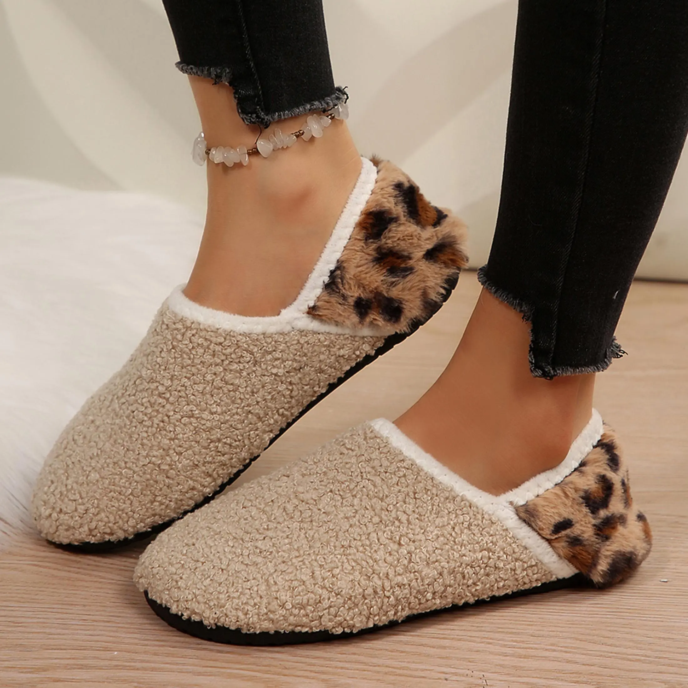 Women's Fashion Leopard Back Design Slippers Soft Warm Plush Lined Indoor Outdoor House Shoes Fur Footwear