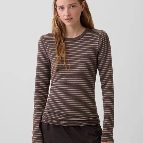 Gap Women's Modern Crewneck T-Shirt